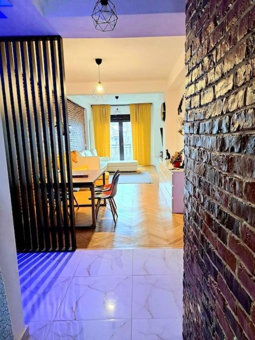 Classy Apartment With Parking In The City Center Bukares Bagian luar foto