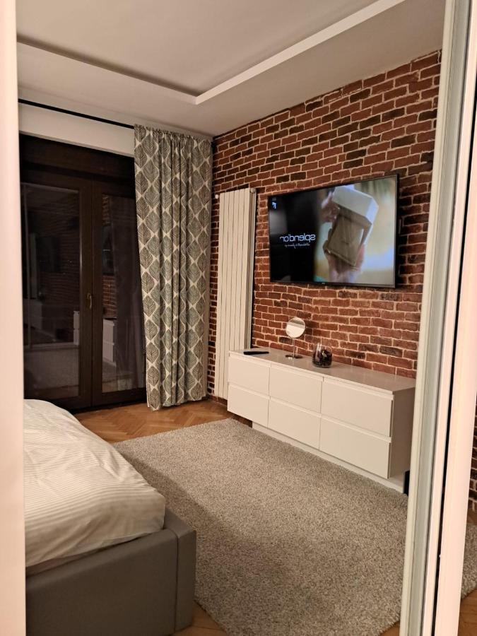 Classy Apartment With Parking In The City Center Bukares Bagian luar foto
