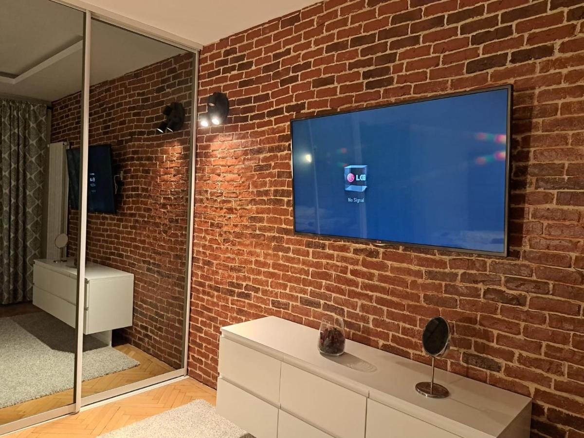 Classy Apartment With Parking In The City Center Bukares Bagian luar foto