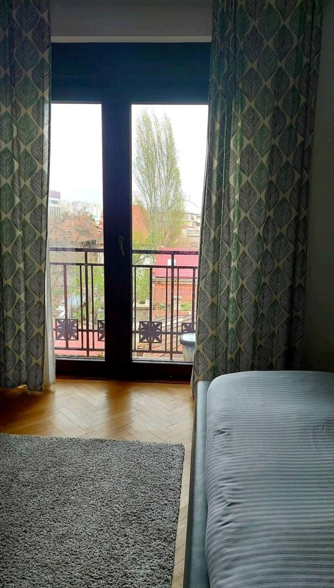 Classy Apartment With Parking In The City Center Bukares Bagian luar foto