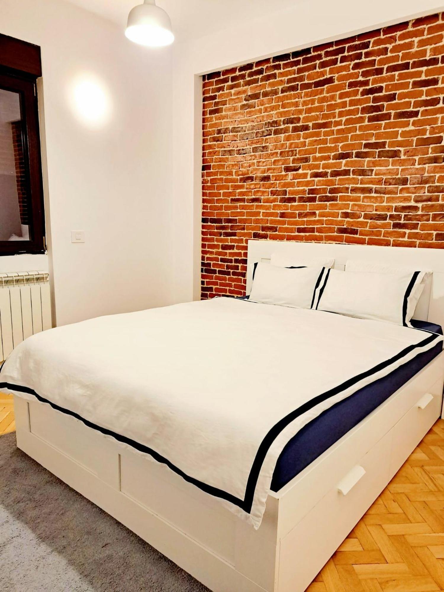 Classy Apartment With Parking In The City Center Bukares Bagian luar foto