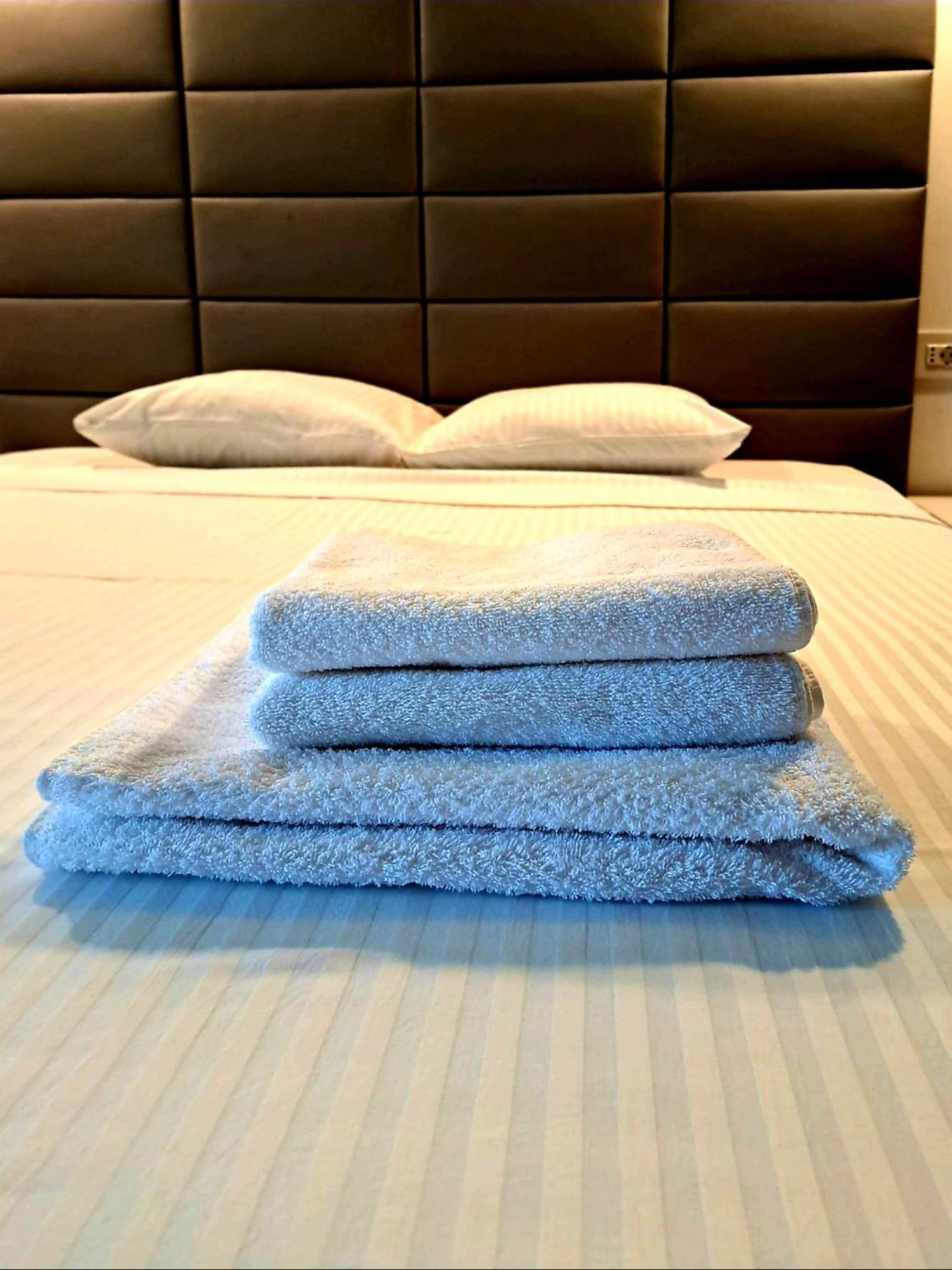 Classy Apartment With Parking In The City Center Bukares Bagian luar foto
